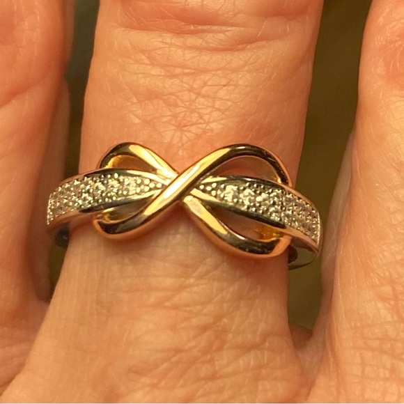 Sterling and rose gold size 8 unique ring. Stunning - Picture 2 of 4